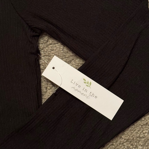 Live In The Moment Size Large Black Top With Scalloped Edges - Picture 6 of 8